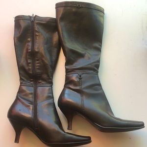 Liz Clairborne Size 7.5 Brown Leather Boots